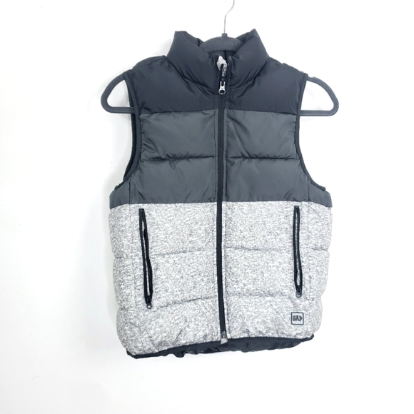 GAP kids dual front pocket puffer vest - Picture 1 of 4